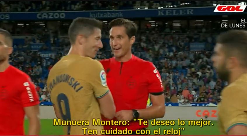 VIDEO/ I vodhën orën luksoze, arbitri “ngacmon” Lewandowskin