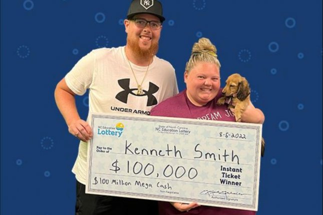 Bleu biletën e lotarisë për përvjetorin e martesës, burri fiton 100,000 dollarë