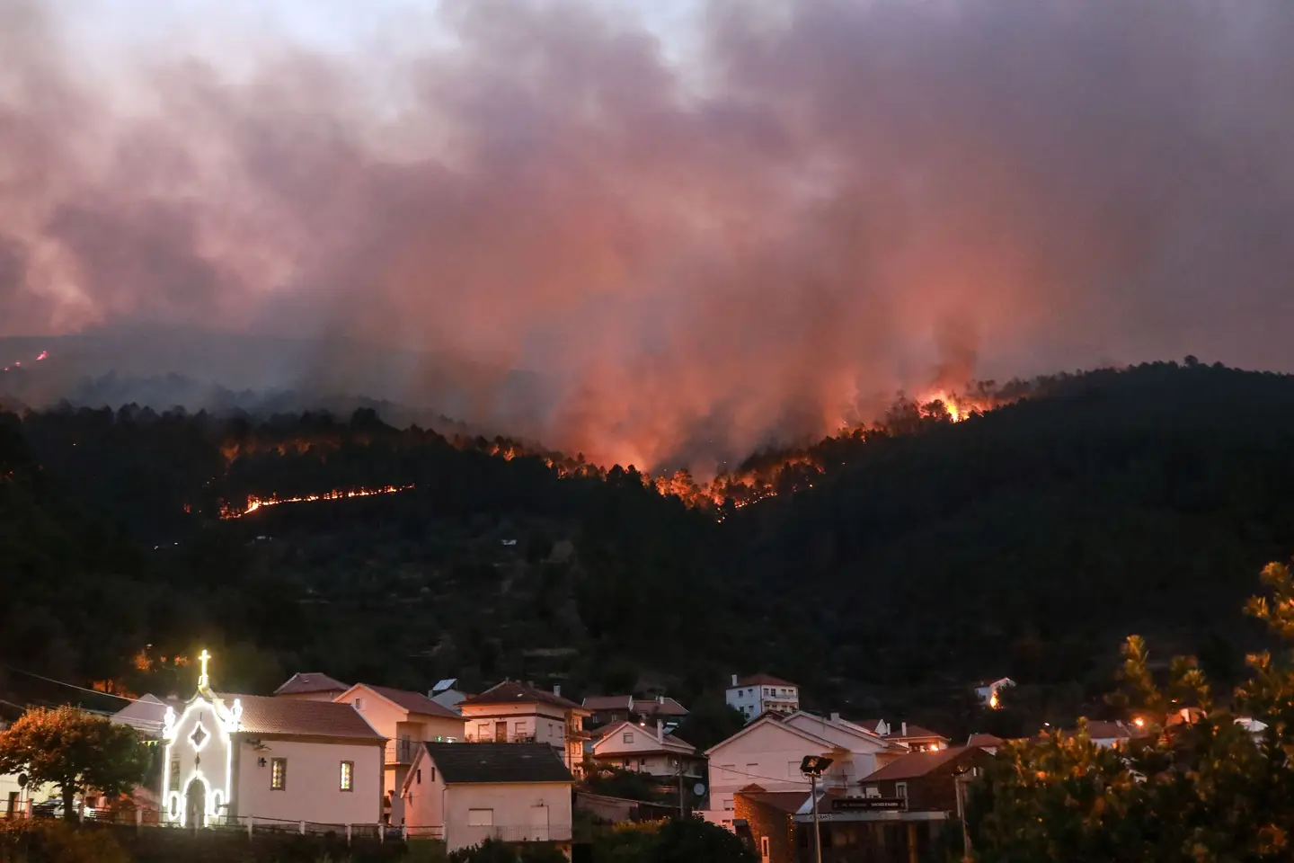 Vihet në kontroll zjarri në parkun kombëtar të Portugalisë, digjen 250,000 hektarë tokë