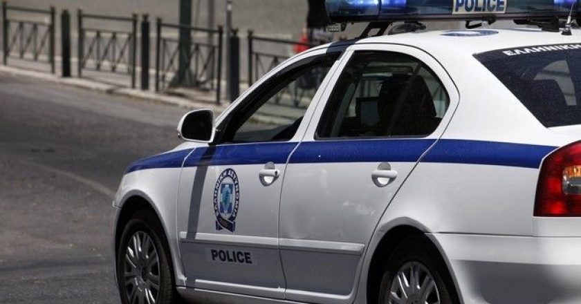 Përdori të miturit shqiptarë për grabitje, del zbuluar 56-vjeçarja greke, çfarë u gjeti policia