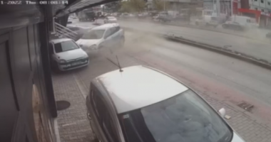 Kamerat e sigurisë kapin një aksident të frikshëm në Prishtinë
