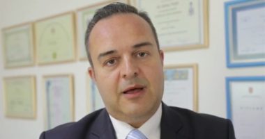 U akuzua për korrupsion dhe pastrim parash, gjykata kthen në detyrë mjekun Edvin Prifti