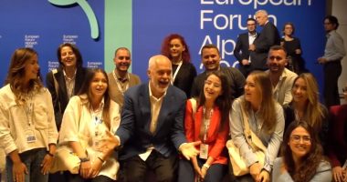 VIDEO/ Rama këndon “xhamadani vija vija” në Austri: Me shqipet në malet e Europës