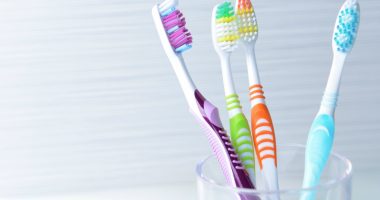 Mund ta bëni edhe ju, ky është gabimi që të gjithë bëjnë me furçën e dhëmbëve