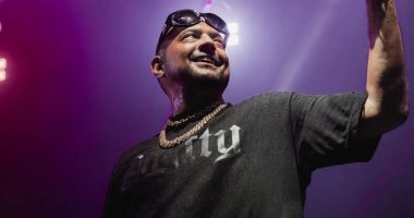 E pazakontë në koncertin e reperit të njohur, fansja kërcen topless