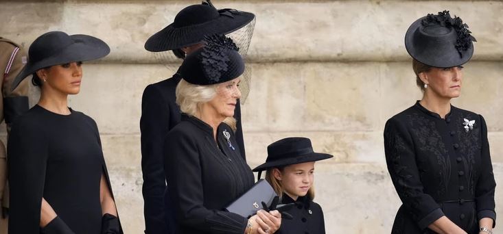 Njerëzit ngatërrojnë Kate me Meghan, ngjashmëria e madhe në pamje në funeralin e Mbretëreshës