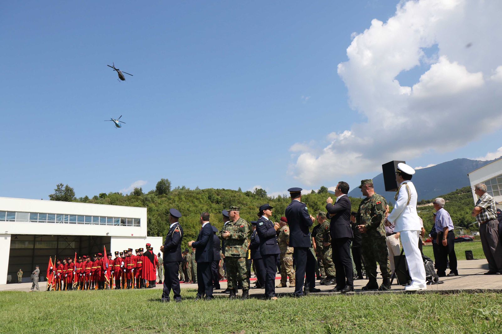 Forcës Ajrore i shtohen 11 pilotë të rinj, Peleshi: Do të krijojmë flotën ajrore me helikopterët më të mirë