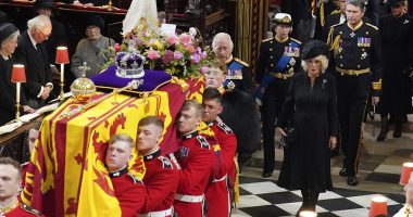 Të pranishëm vetëm anëtarët e ngushtë të familjes, çfarë ndodhi në funeralin privat e Mbretëreshës Elizabeth