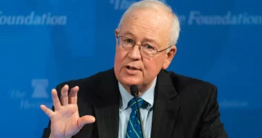 Hetoi ish presidentin Clinton, ndërron jetë prokurori amerikan