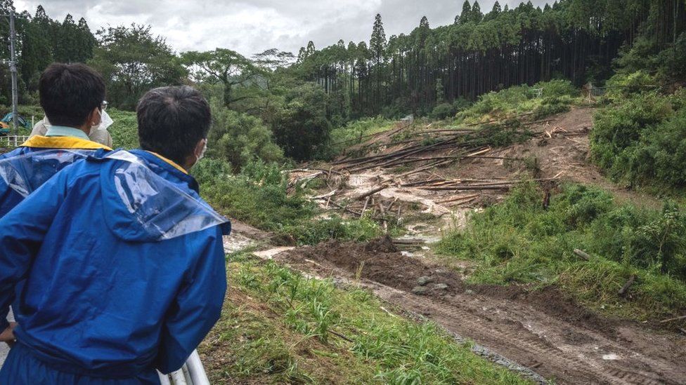 Tajfuni i fuqishëm në Japoni, miliona njerëz evakuohen