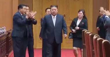 Mban një çantë të zezë, misteri pas gruas që shoqëron gjithmonë Kim Jong Un