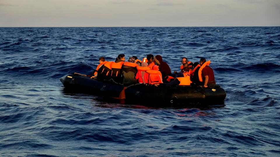 Tragjedi në Mesdhe, përmbytet varka me refugjatë, 73 të vdekur