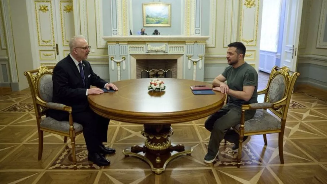Presidenti i Letonisë, lideri i parë i huaj që qëndron një natë në Ukrainë
