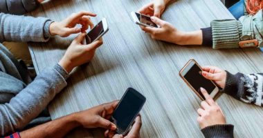 Studimi: Përdorimi i celularit përshpejton plakjen