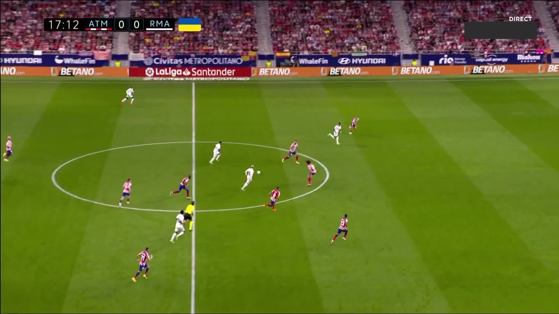 VIDEO/ Zhbllokohet derbi, Reali në avantazh