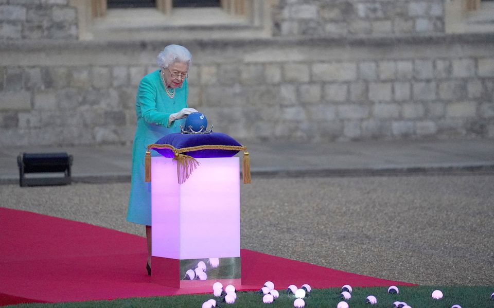 Orë kritike për Mbretëreshën Elizabeth, reagime nga politikanët dhe zyrtarët anembanë botës