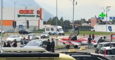 Prag tragjedie në Bolzano, avioni ulet në parkingun e një supermarketi, godet 3 makina
