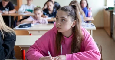 Rreth 185,000 fëmijë ukrainas do të fillojnë vitin e ri shkollor në Poloni