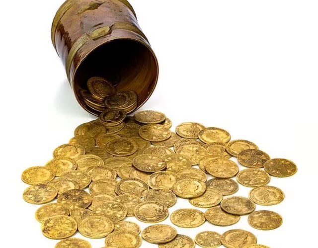 Çifti gjen 264 monedha ari nën dyshemenë e kuzhinës, i nxjerrin në ankand për shifrën marramendëse