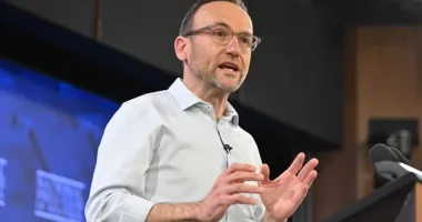 Disa orë pas vdekjes së mbretëreshës, kryetari i Partisë së Gjelbër në Australi bën thirrje për shpalljen e Republikës