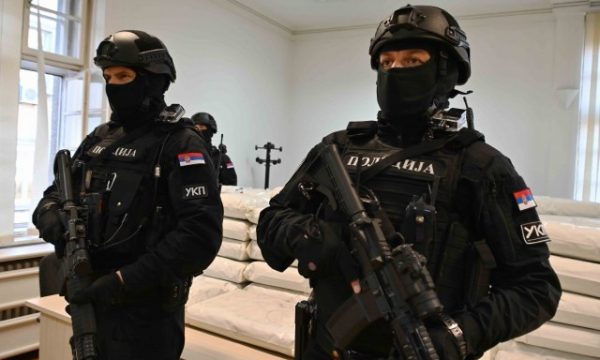 Serbia pretendon se ka kapur drogë të futur nga Kosova me makinën me logo të “OSBE”, 5 të arrestuar