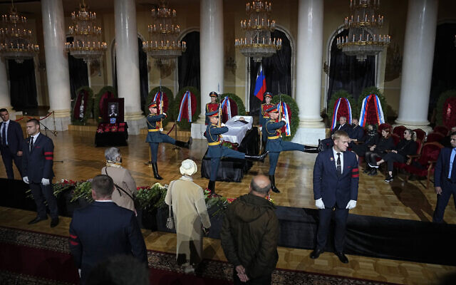 Mijëra i japin lamtumirën Mikhail Gorbachev, detaje nga ceremonia mortore