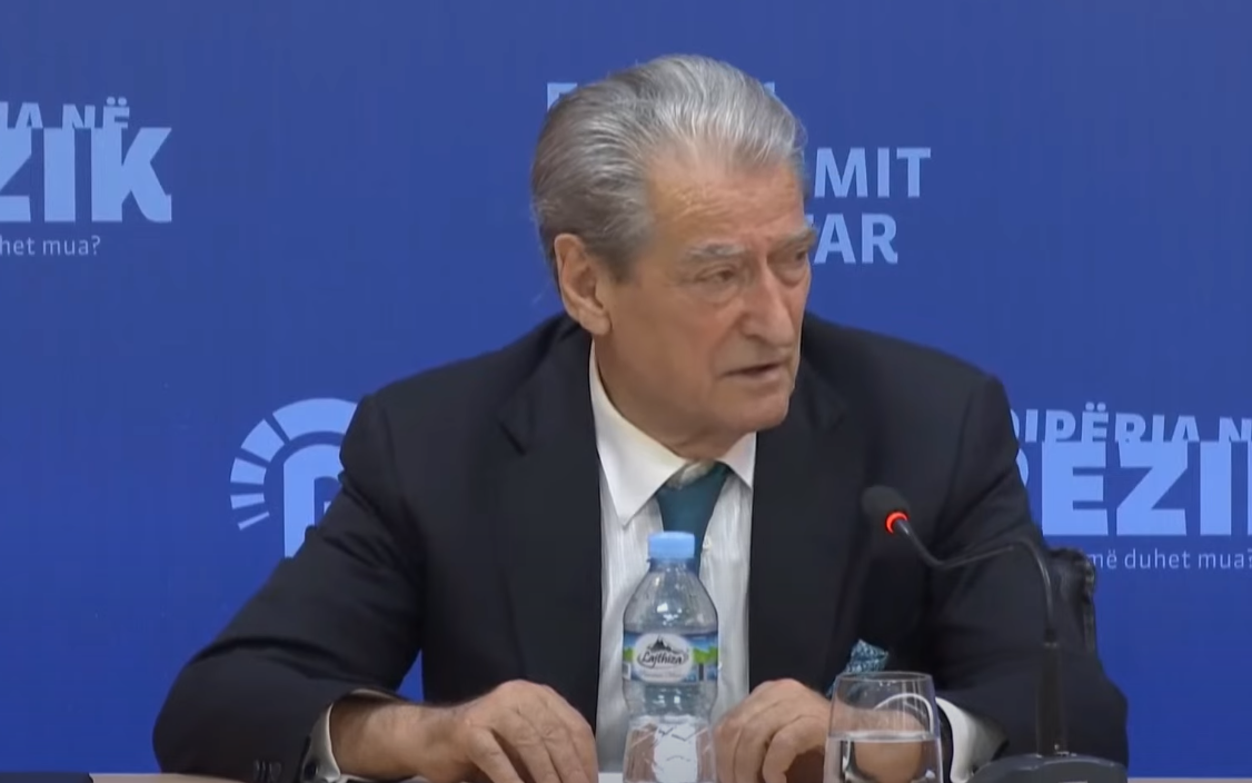 “Një i çmendur i pangopur,” Berisha për legalizimin e kateve pa leje të kullave: Po ata që u burgosën për një kotec?