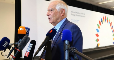 Borrell: Deportimi me dhunë i ukrainasve në Rusi përbën “krim lufte”