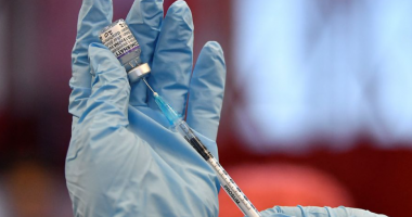 Britania miraton vaksinën përforcuese të Pfizer/BioNTech