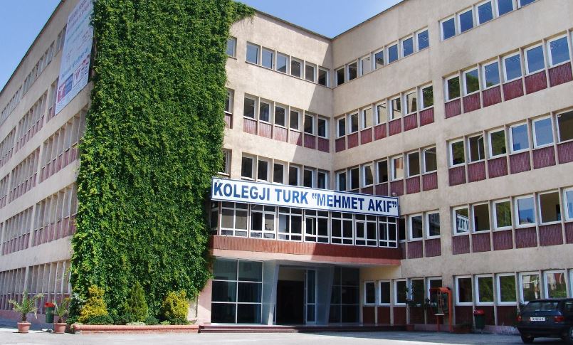 Qeveria firmos mbylljen e gjimnazit “Mehmet Akif”, nuk thotë shkakun