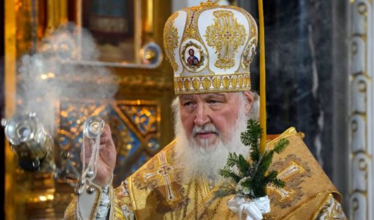 Patriarku rus bën deklaratën e habitshme: Kush vdes në luftë i lahen mëkatet