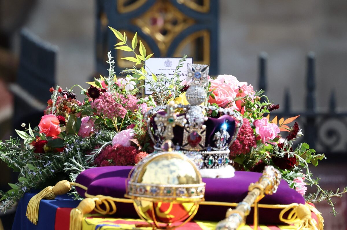 VIDEO/ Kush ishte “i paftuari” që mori famë papritur në funeralin e Mbretëreshës Elizabeth