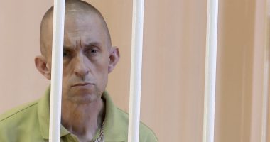 Britaniku tregon torturat e rusëve: Na detyronin të dëgjonim…“Mamma Mia”