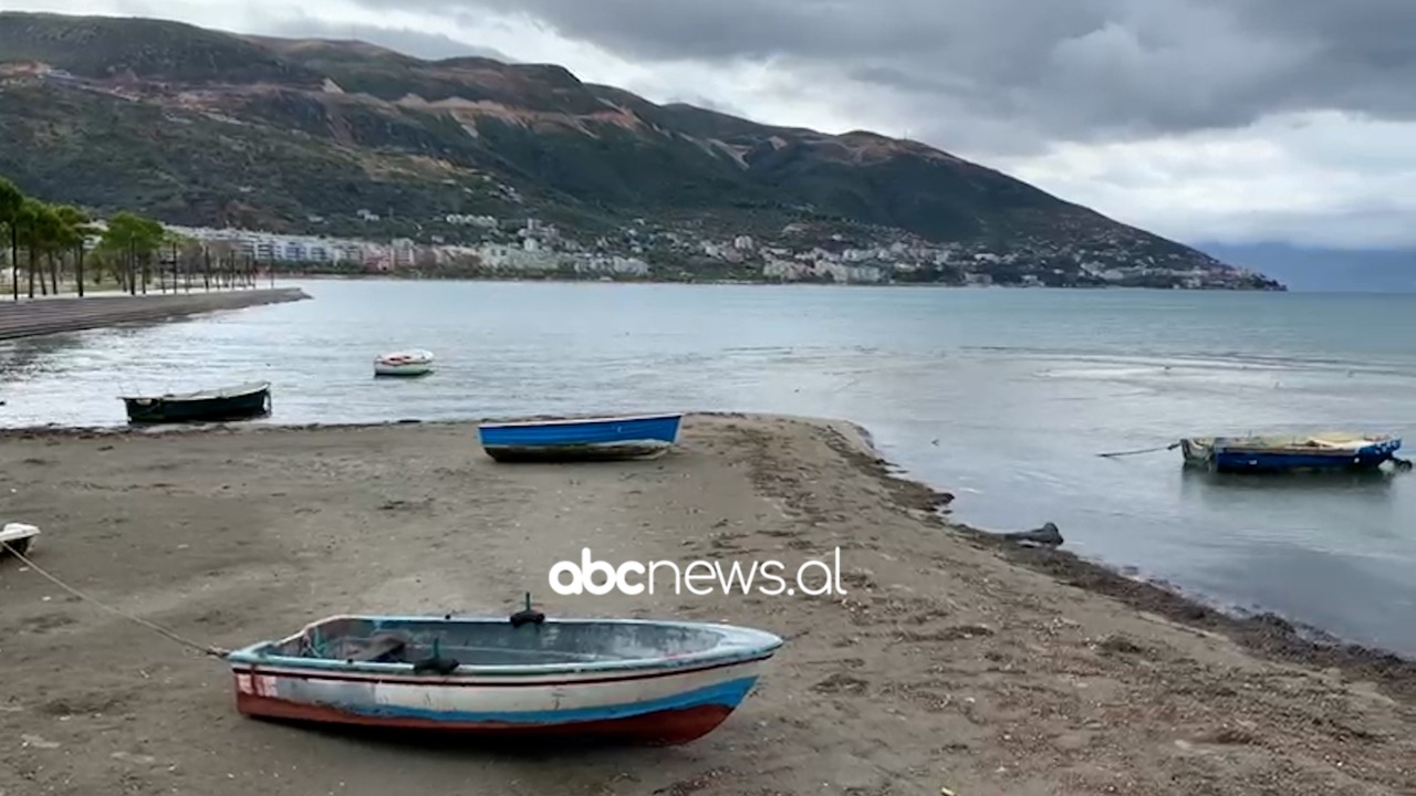 Shkak moti i keq, ndalohet lundrimi i mjeteve të vogla dhe anijeve të peshkimit në gjirin e Vlorës