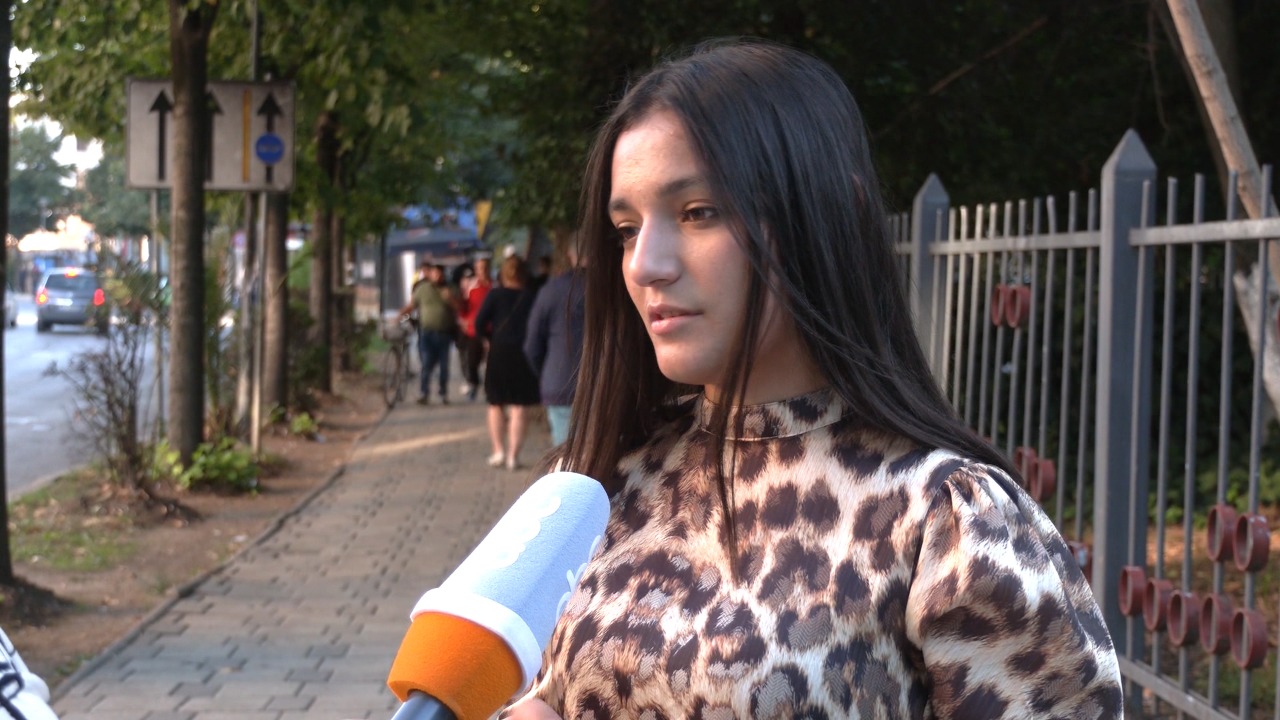Çmimet e larta të qirasë i pamundësojnë jetesën në Tiranë, studentja detyrohet të vijë çdo ditë nga Fushë Kruja