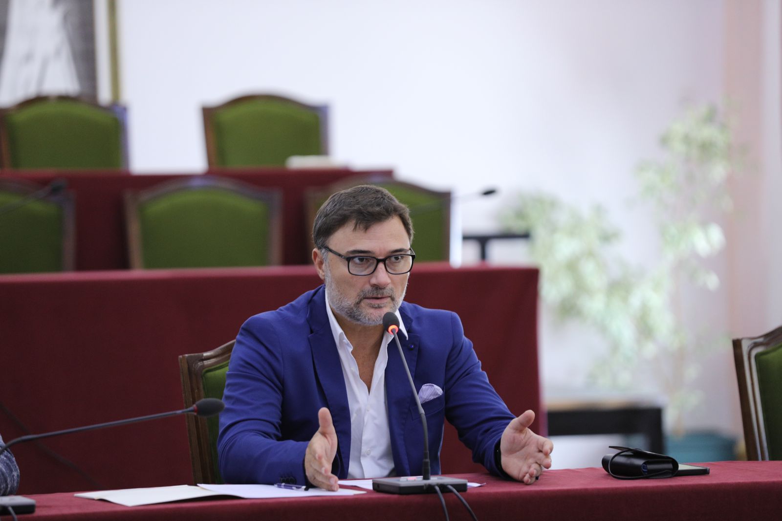 Lëvizje të reja në Partinë Demokratike, Alibeaj mbledh Grupin Parlamentar