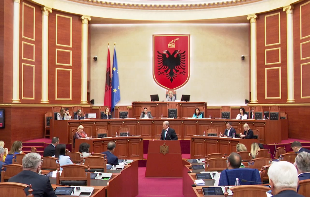 Berisha pyet Ballukun: Çfarë lidhje ka largimi i Nanos me ju?