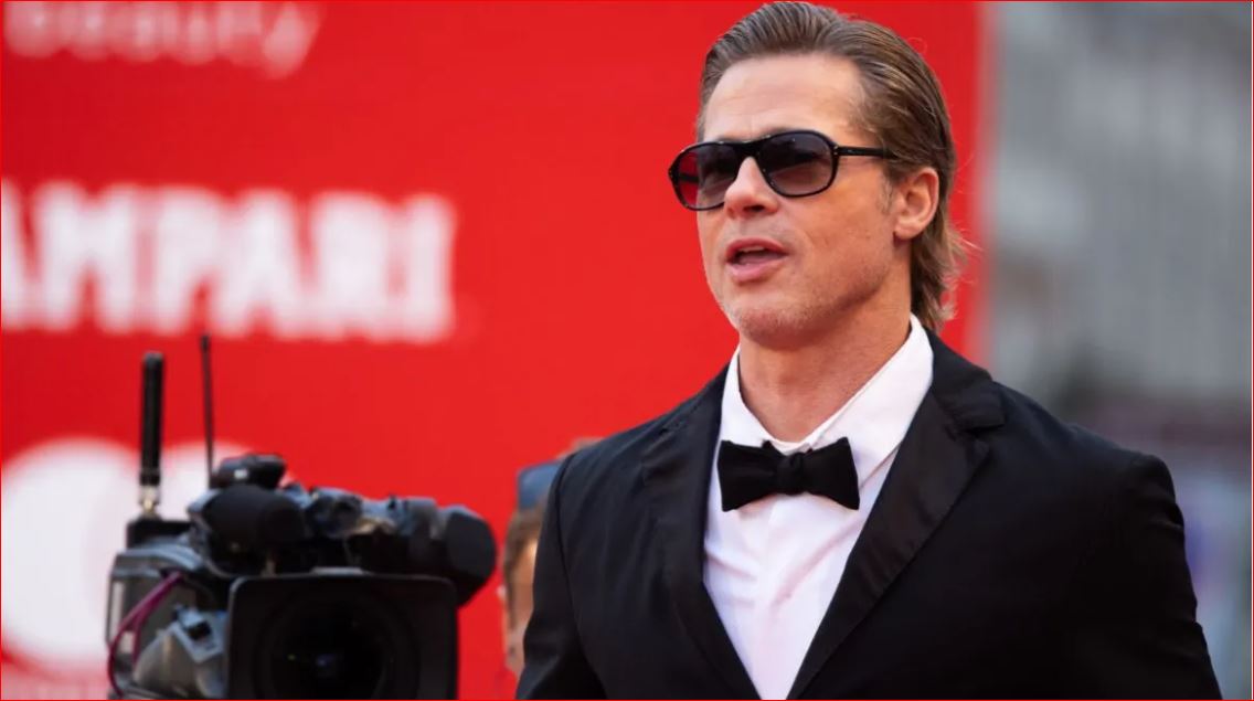 Brad Pitt shet këmisha, më e lira kushton 1640 dollarë