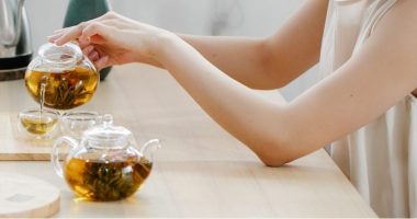 Si e ndihmon çaji jeshil shëndetin e zorrëve tona?