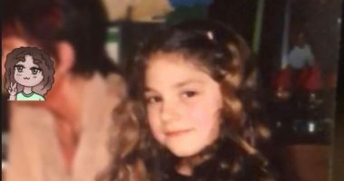 Sot është një nga këngëtaret më njohura shqiptare, e njihni vogëlushen në foto?