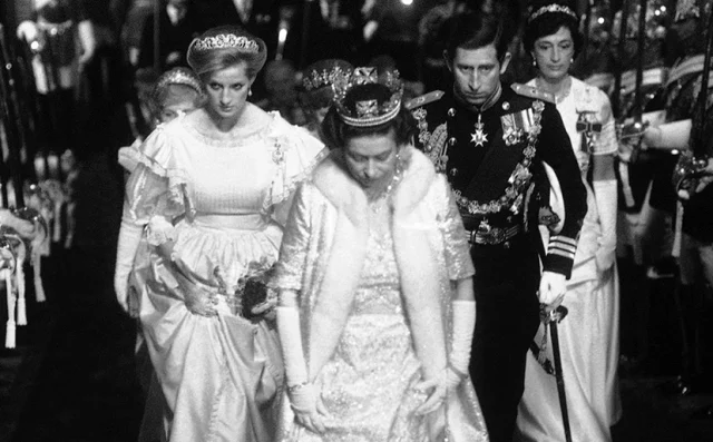 FOTO/ Të gjitha të fshehtat e marrëdhënies së ndërlikuar mes Mbretëreshës Elizabeth dhe Princeshës Diana