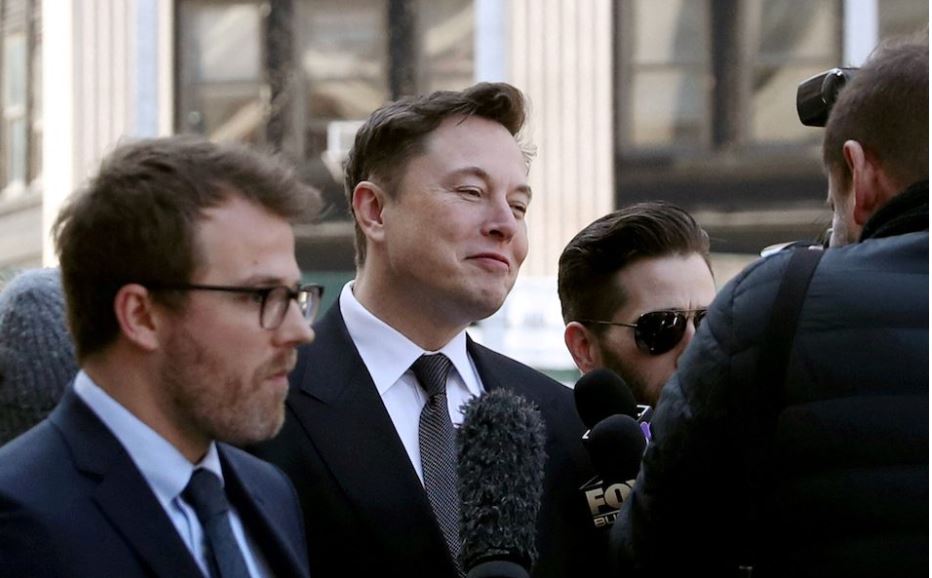 Ish e dashura e Elon Musk nxjerr në ankand sendet e tij personale