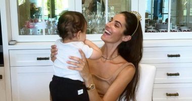 Emina Çunmulaj feston ditëlindjen në të njëjtën ditë me të birin, i bën dedikimin emocionues