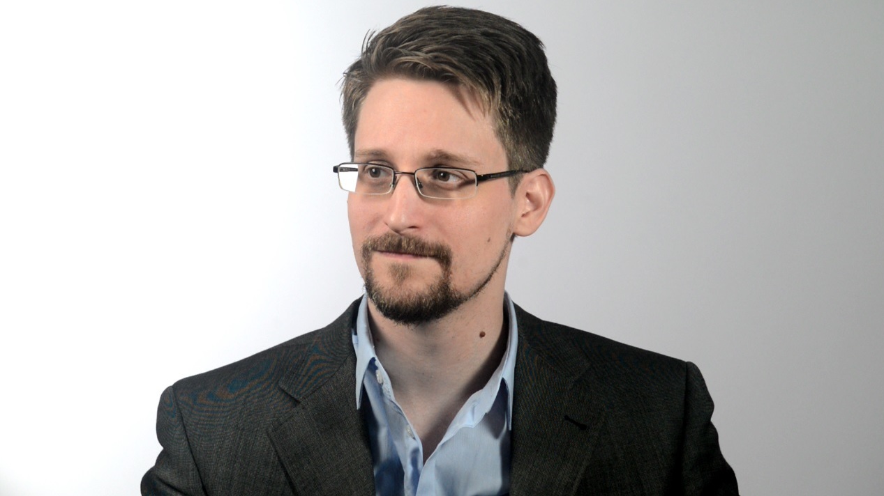 SHBA e kërkon për spiunazh, Putin i jep nënshtetësinë ruse Edward Snowden