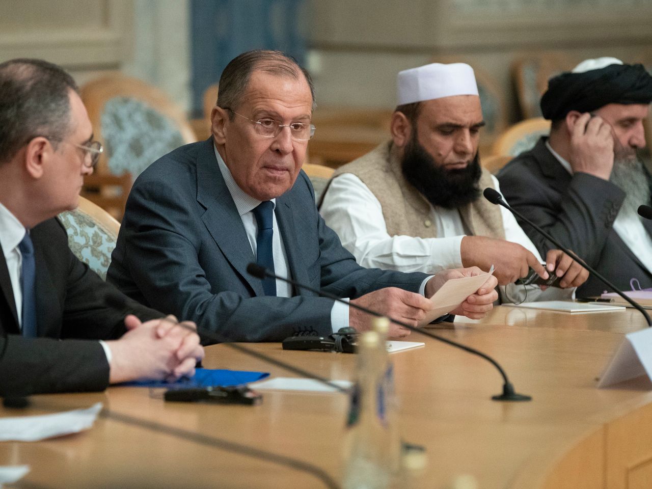 Rusia gjen aleat të ri, nënshkruan marrëveshje tregtie me talebanët