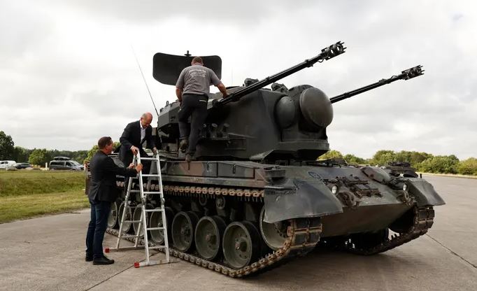 Lufta kundër pushtuesit rus, Gjermania dërgon 4 tanke Gepard dhe 65 frigoriferë në Ukrainë