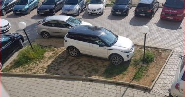 I gjobisin “Land Roverin” të parkuar në pedonalen e Bulqizës, shoferi dhe 2 shokët rrahin policët