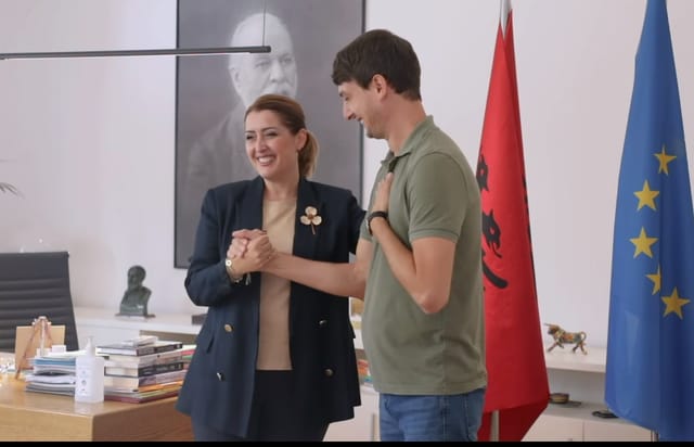 Dita Botërore e Gjuhës së Shenjave, Manastirliu: Barazi dhe gjithëpërfshirje për njerëzit që nuk degjojnë