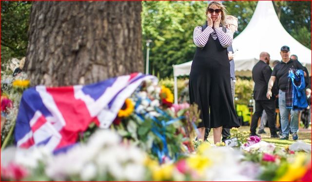 Momente historike në Britani, një minutë heshtje në të gjithë vendin përpara funeralit të Mbretëreshës