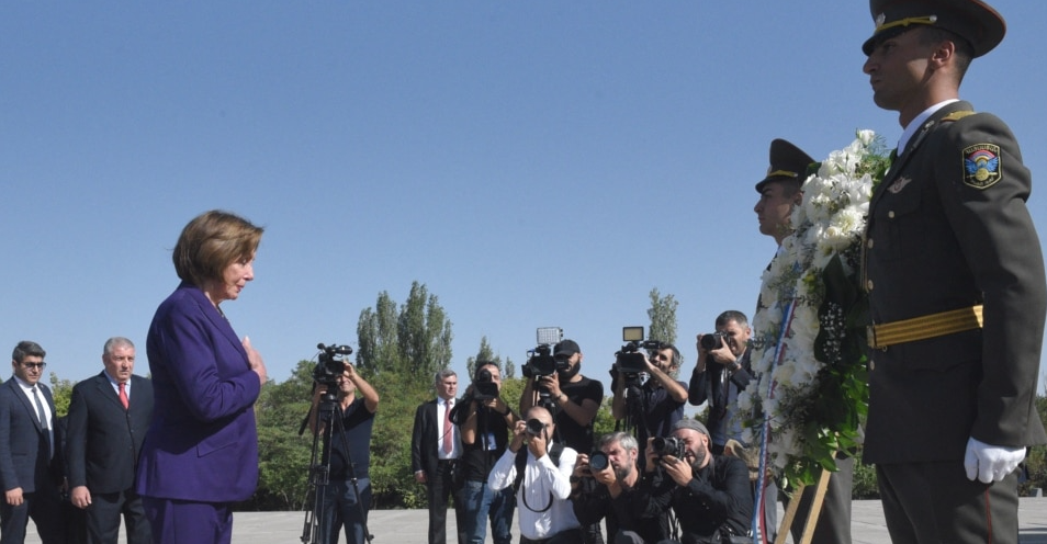 Pelosi nderon viktimat armene të masakrave të epokës otomane